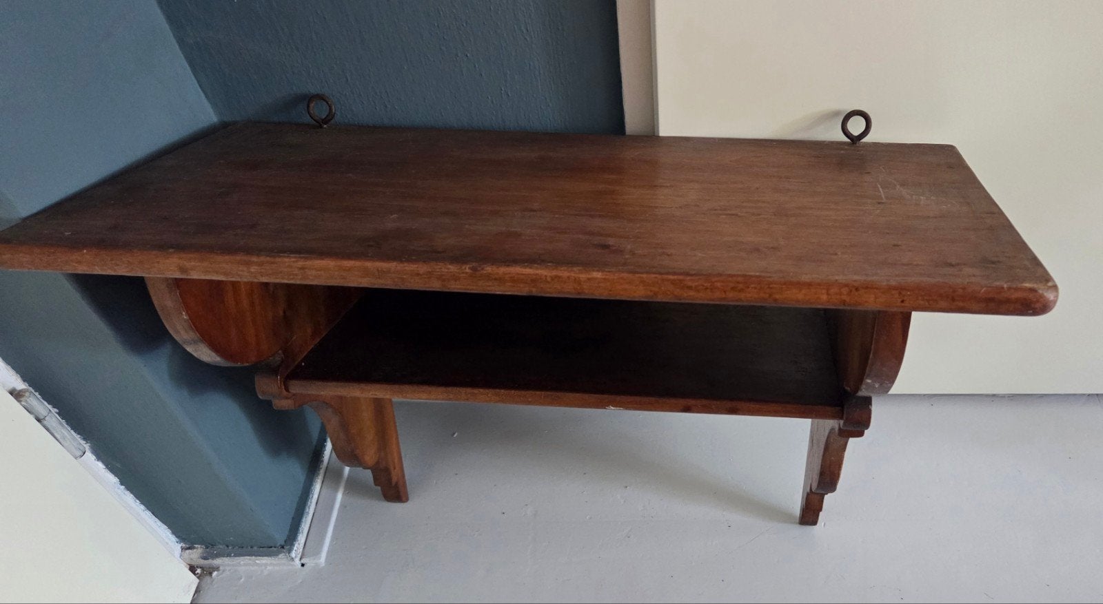Mooi oud Frans houten wandrek of regaal
61 cm breed, Ophalen