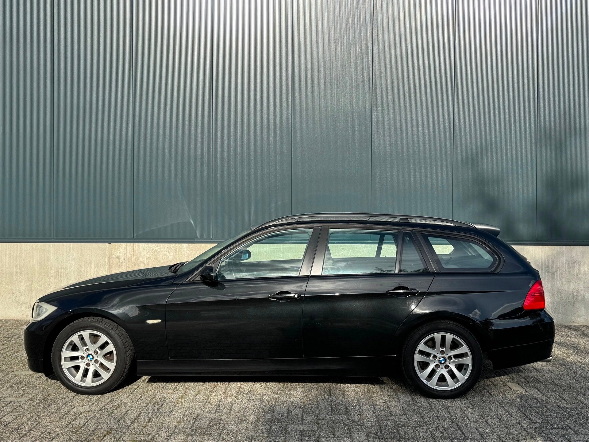 BMW 3-serie Touring 318i, Auto's, Achterwielaandrijving, Zwart, Verwarmde buitenspiegels, Handgeschakeld