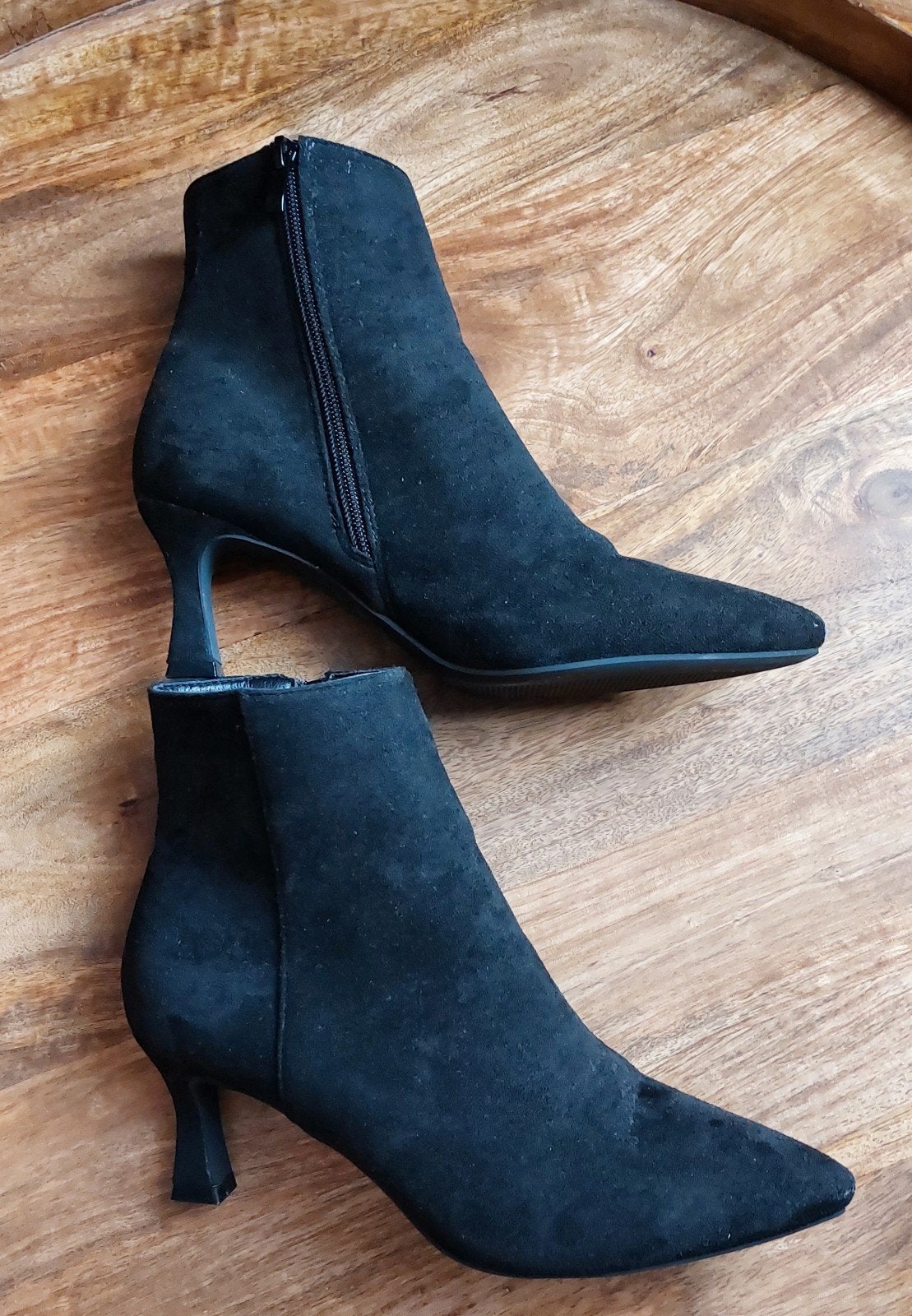 zwarte suede look laarsjes mt 39, Kleding | Dames, Schoenen, Zwart, Lage of Enkellaarzen, Ophalen of Verzenden, Zo goed als nieuw