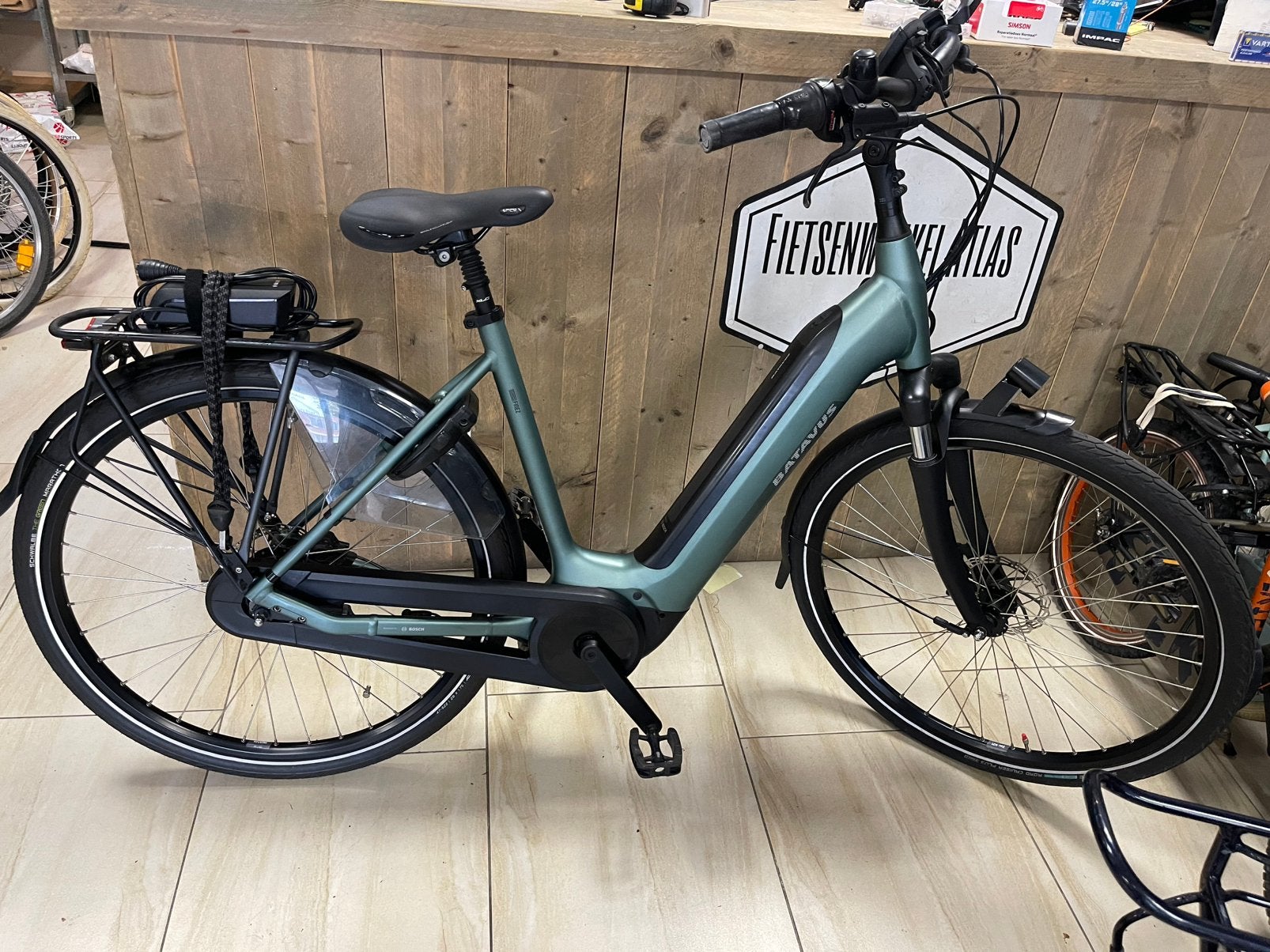 Batavus bosch middenmoter 28 inch 8V framemaat 53 cm, Fietsen en Brommers, 51 tot 55 cm, Ophalen of Verzenden, Zo goed als nieuw