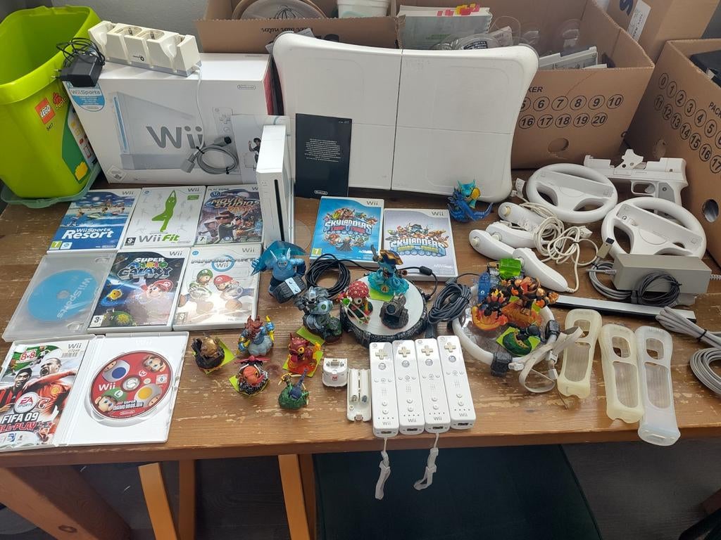 Zeer complete Wii bundel met games en accessoires, Spelcomputers en Games, Ophalen of Verzenden, Gebruikt, Met 3 controllers of meer