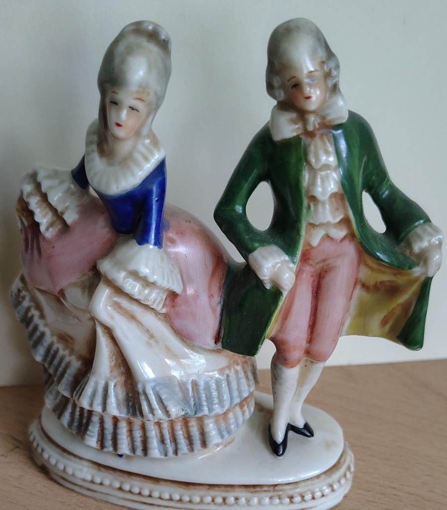 Porselein beeldje man en vrouw, Ophalen of Verzenden