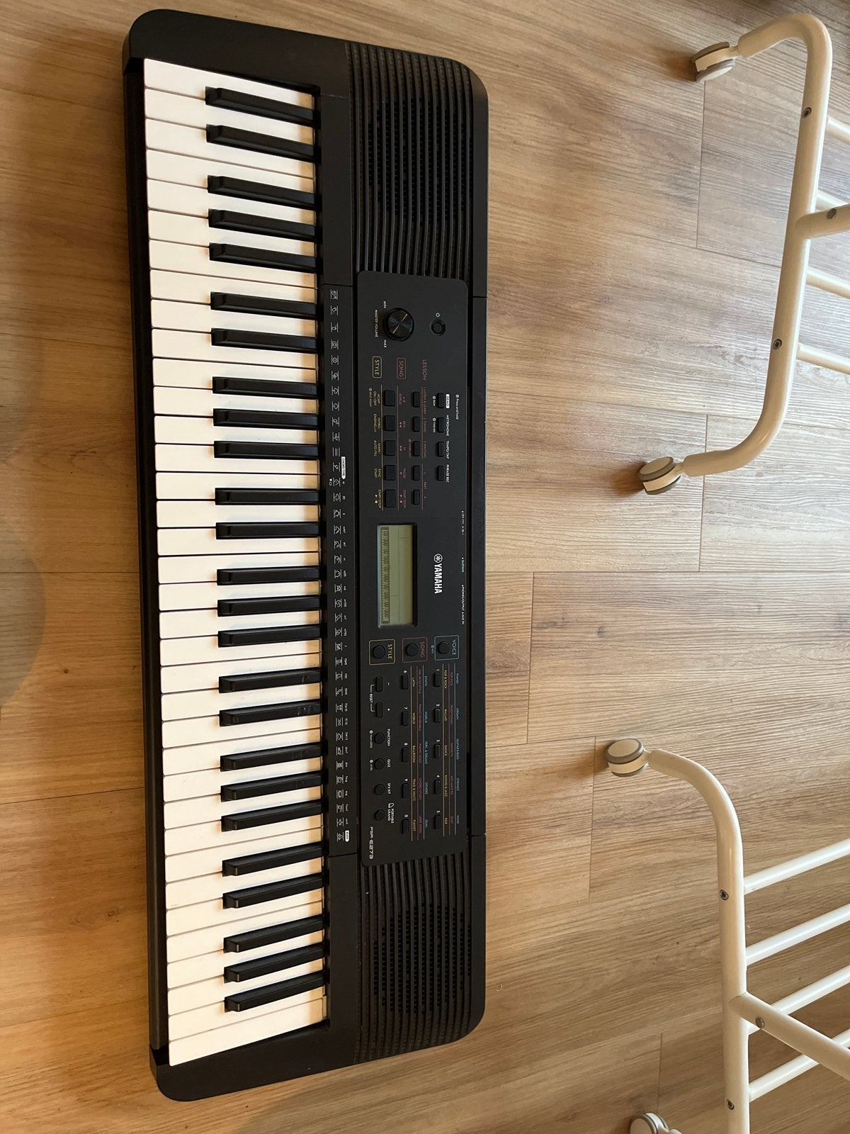 Yamaha PSR-E273 keyboard - Zo goed als nieuw, Muziek en Instrumenten, 61 toetsen, Yamaha, Ophalen of Verzenden, Zo goed als nieuw