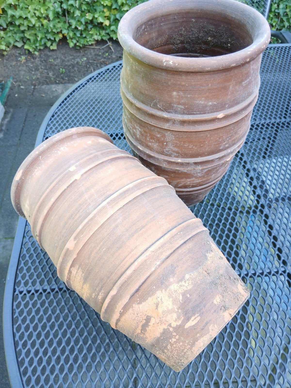 2 stenen kruiken / bloempotten, Tuin en Terras, Ophalen, Steen, Gebruikt, Rond