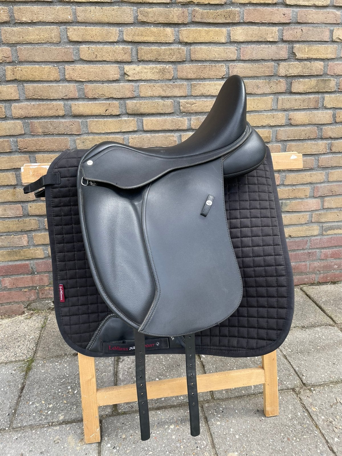 2 zadels Wintec 500 hart vzh en dressuur 17inch, Ophalen, Zo goed als nieuw, Dressuur