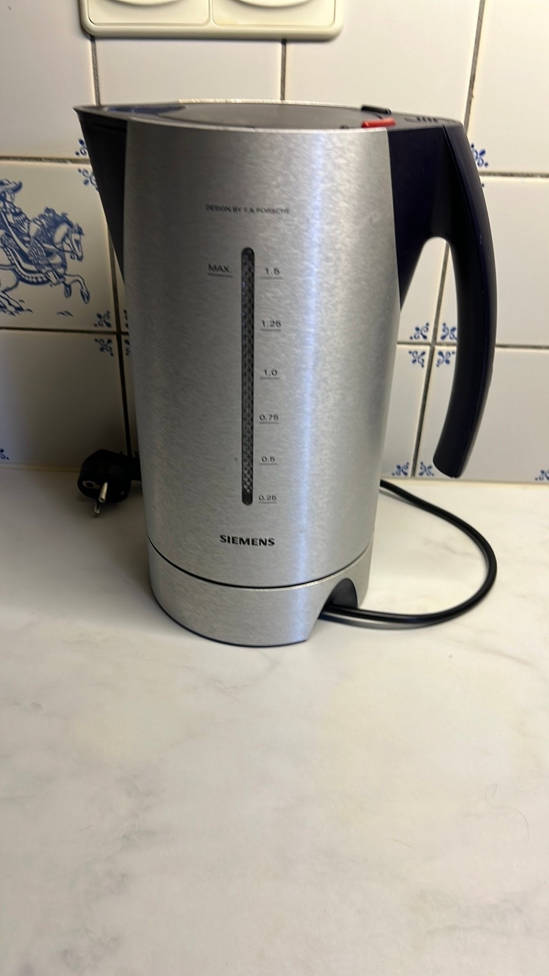 Siemens waterkoker. Design by F. A Porshe., Witgoed en Apparatuur, Waterkokers, 1 tot 2 liter, Ophalen of Verzenden, Zo goed als nieuw
