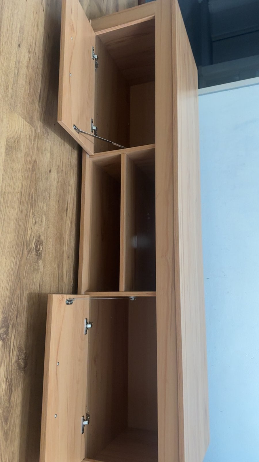 Houten wandkast met deuren en open vakken, Ophalen, Gebruikt