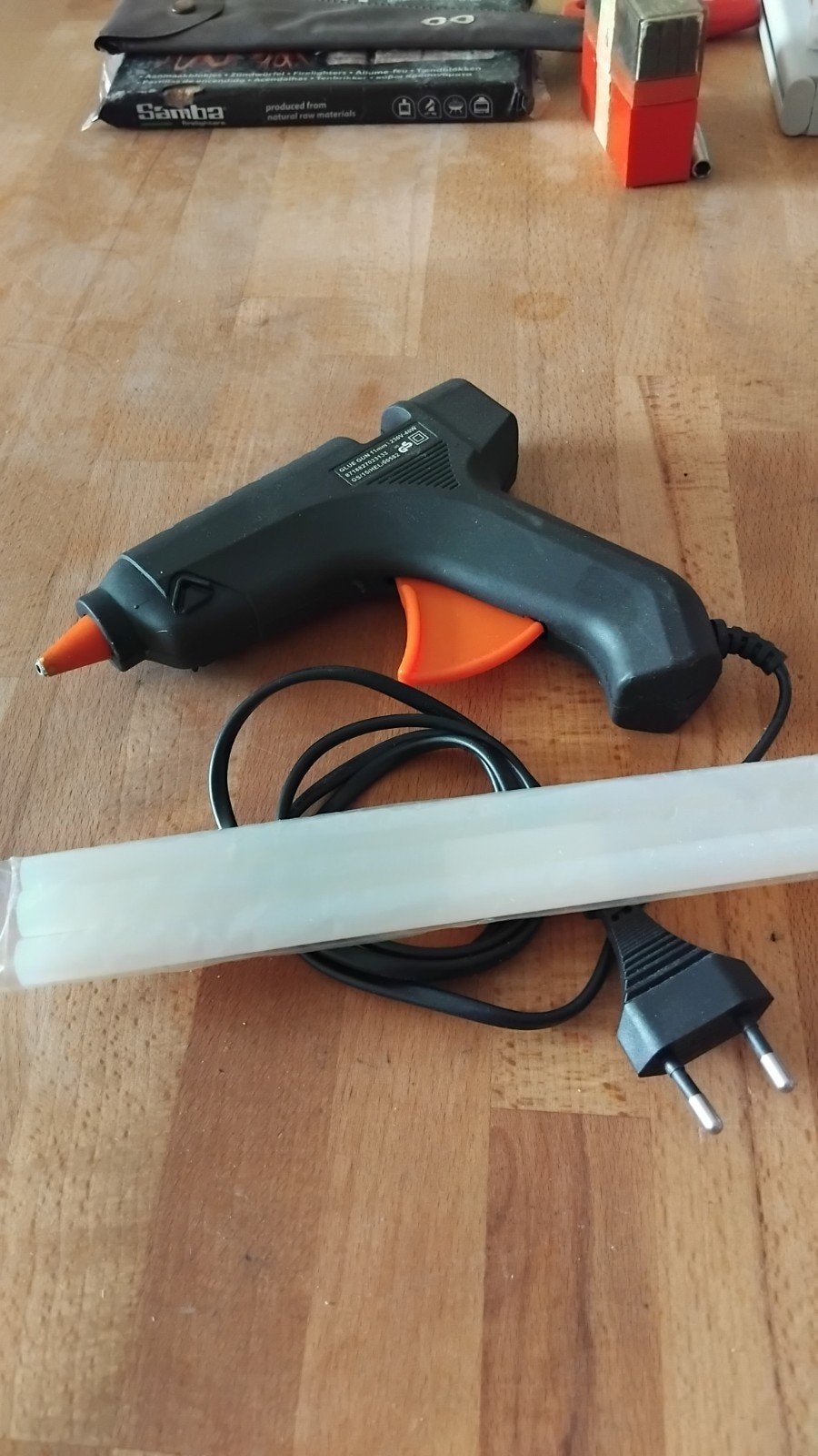 Lijmpistool met lijmsticks, Doe-het-zelf en Verbouw, Gereedschap | Handgereedschap, Ophalen of Verzenden, Gebruikt