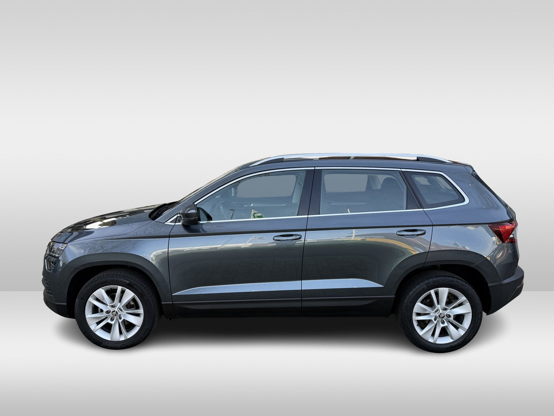 Skoda Karoq 1.0 TSI Business Edition Plus | 17 inch velgen |, Auto's, Voorwielaandrijving, Stof, Gebruikt, Euro 6