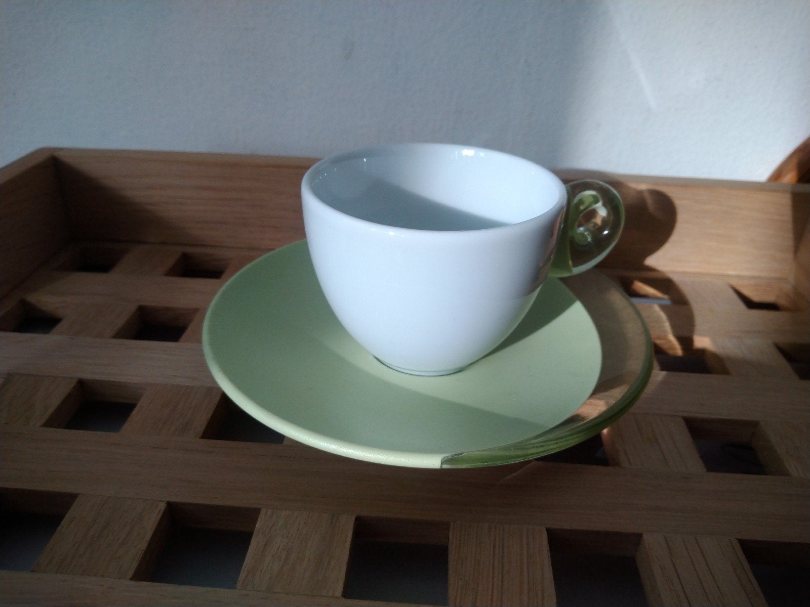 Guzzini espresso kop en schotel groen wit, Ophalen of Verzenden, Porselein, Overige stijlen, Kop(pen) en/of Schotel(s)