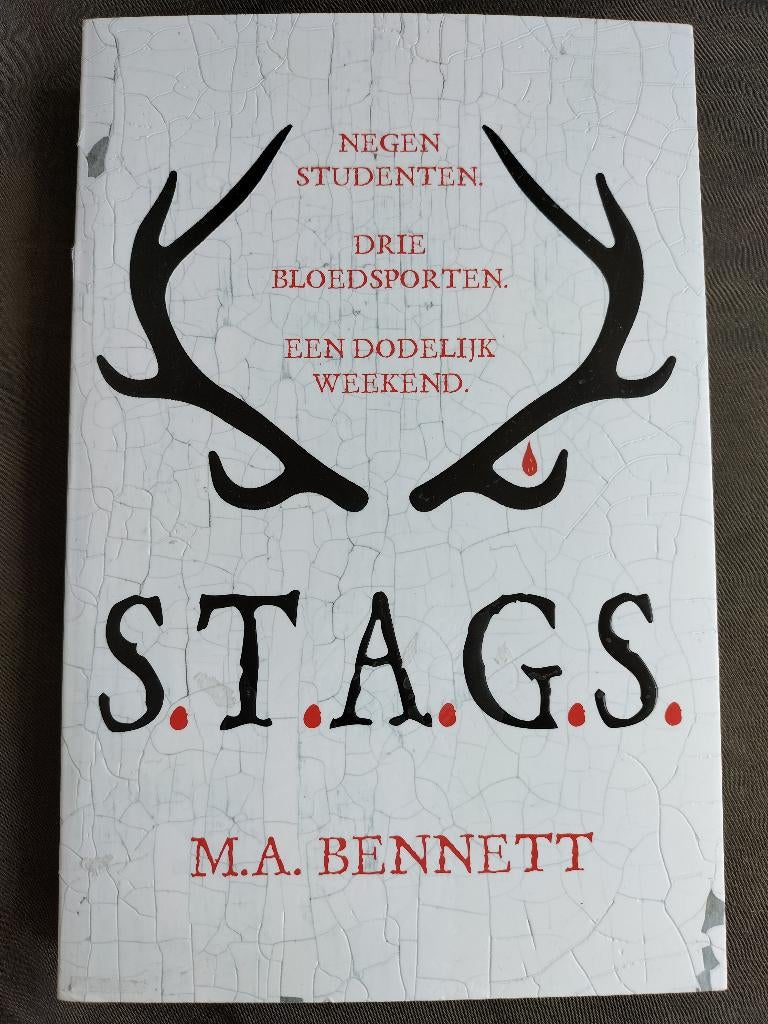 M.A. Bennett - S.T.A.G.S. / STAGS (Young Adult, YA), Ophalen of Verzenden, Zo goed als nieuw, M.A. Bennett