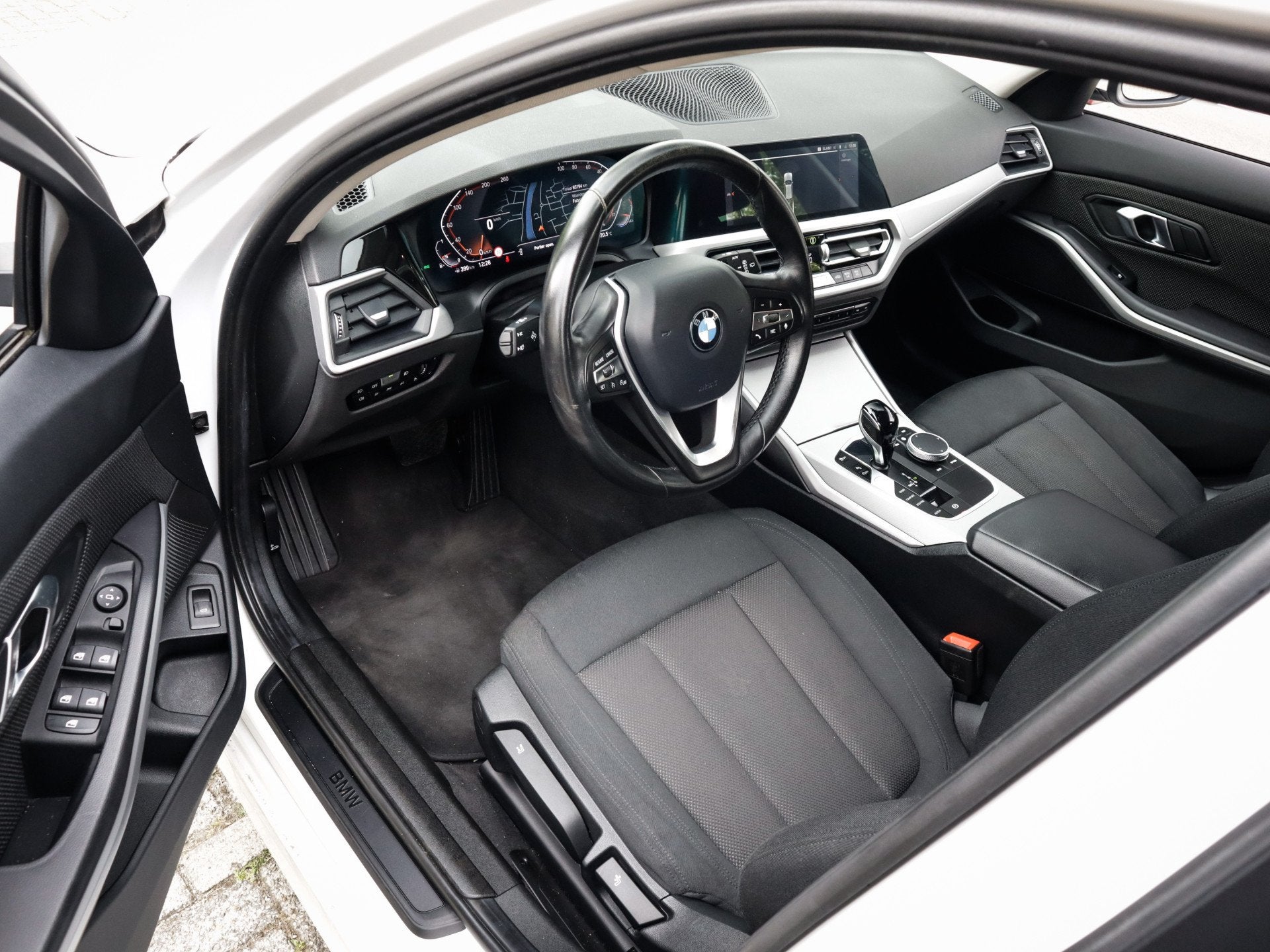 BMW 3 Serie Touring 320i Business Edition 1e-Eig. & Dealer-O, Auto's, Gebruikt, Euro 6, 4 cilinders, Wit