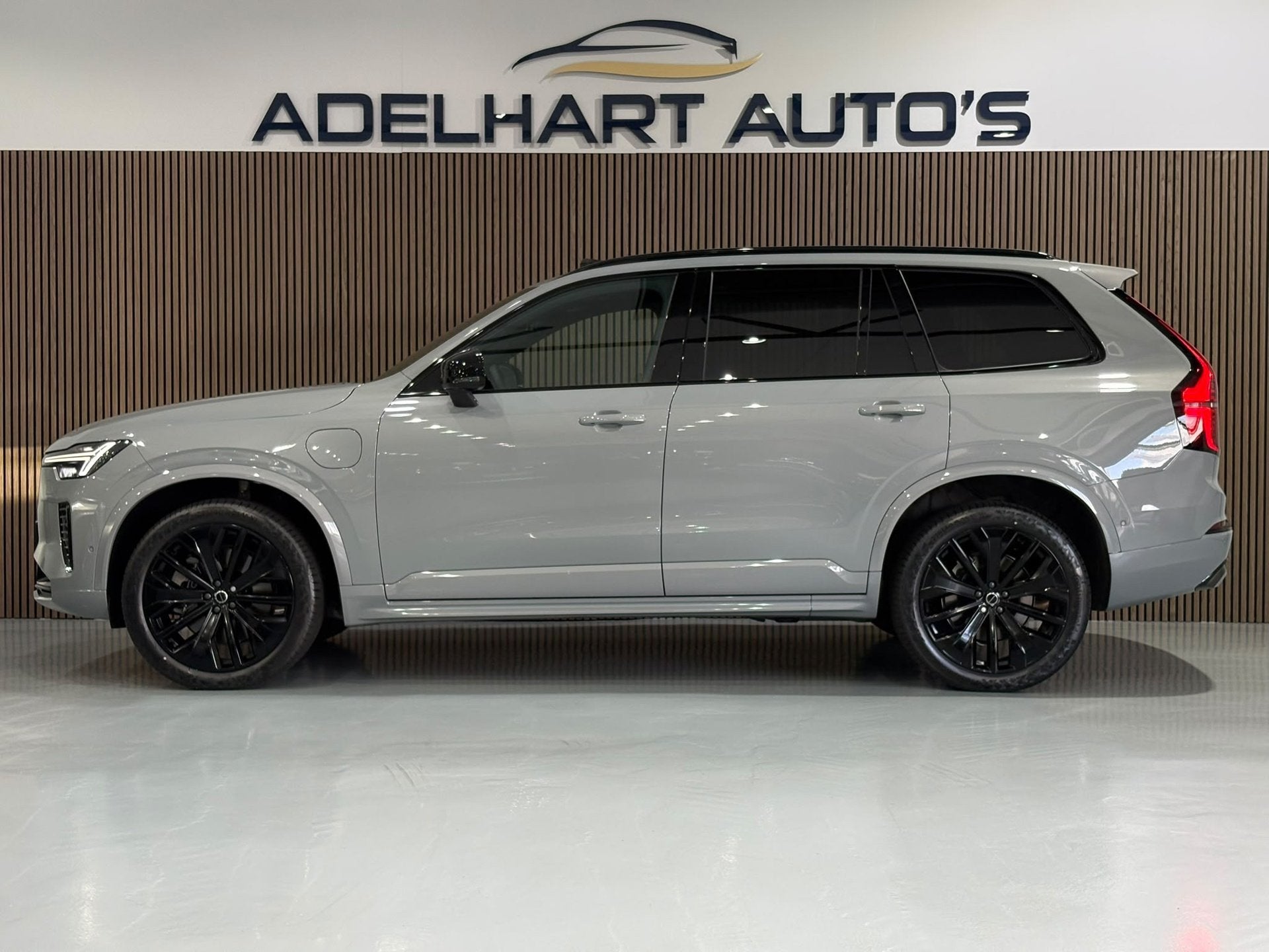 Volvo XC90 2.0 T8 Plug-in hybrid AWD Ultra Black Edition 455, Auto's, Dealer onderhouden, Zwart, 4 cilinders, 1969 cc
