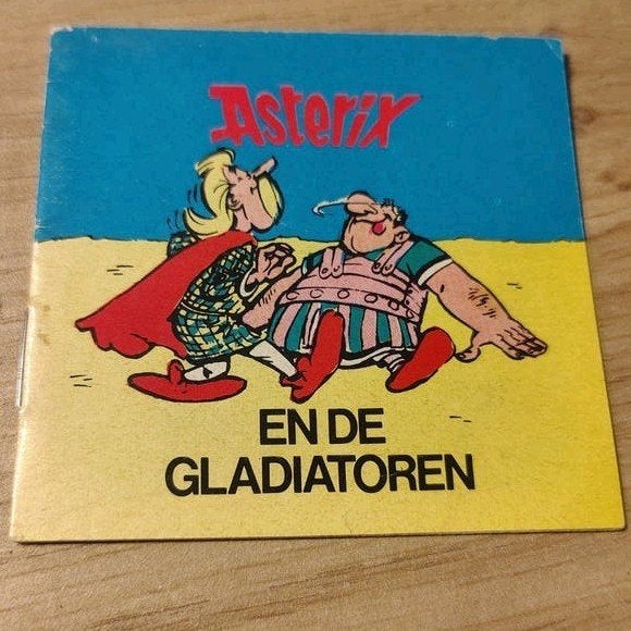 Asterix en de gladiatoren mini boekje, Eén stripboek, Ophalen of Verzenden, Zo goed als nieuw