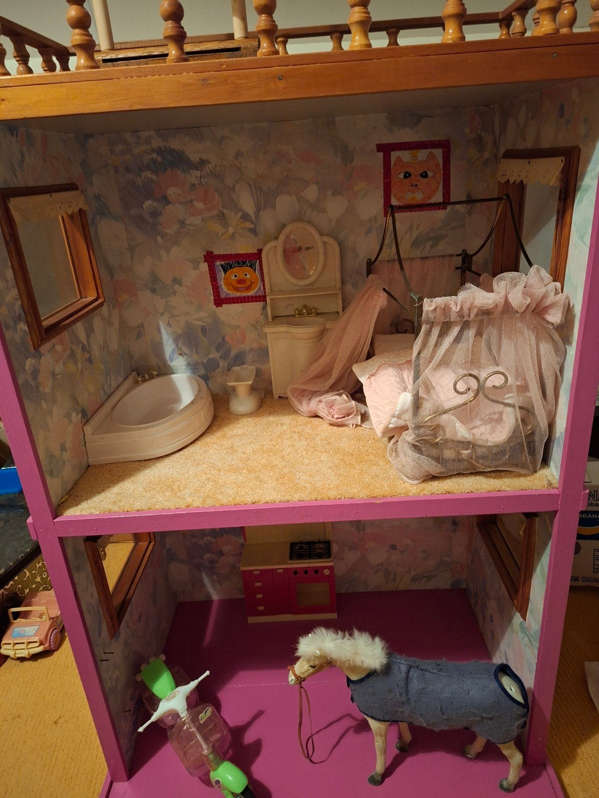 barbiehuis met assesoires. rose, Ophalen of Verzenden, Gebruikt, Poppenhuis