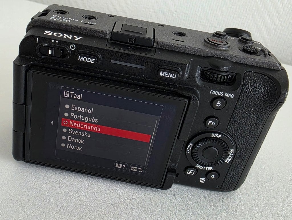 Foto 4 van Sony FX30 Cinema Line + XLR-H1 + Hähnel ProCube2 –Nieuwstaat