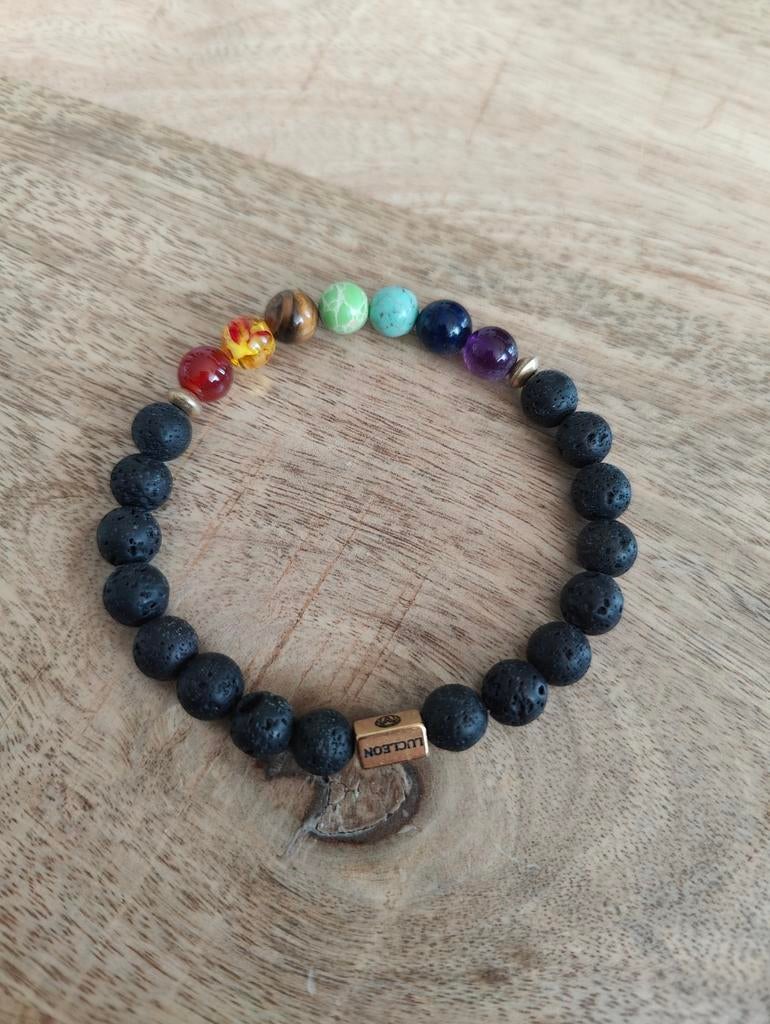 Zwarte lava armband met chakra kralen (kleuraccent), Ophalen of Verzenden, Zwart, Overige materialen