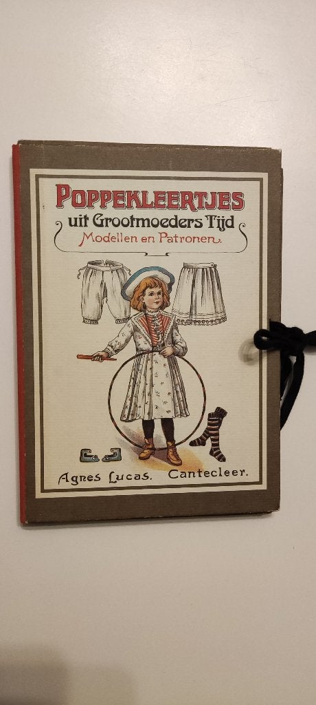 Patronen voor poppenkleding uit grootmoeders tijd, Ophalen of Verzenden, Zo goed als nieuw, Kleertjes