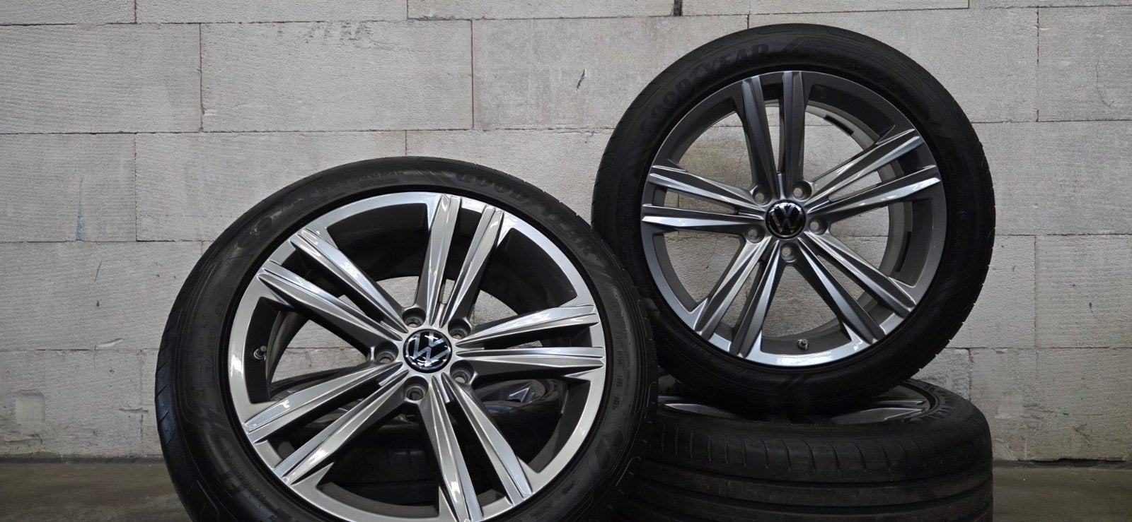 18" VW R-line velgen Passat B8 Arteon orig zomerbanden TPMS, Auto-onderdelen, Banden en Velgen, 18 inch, Banden en Velgen, Ophalen of Verzenden