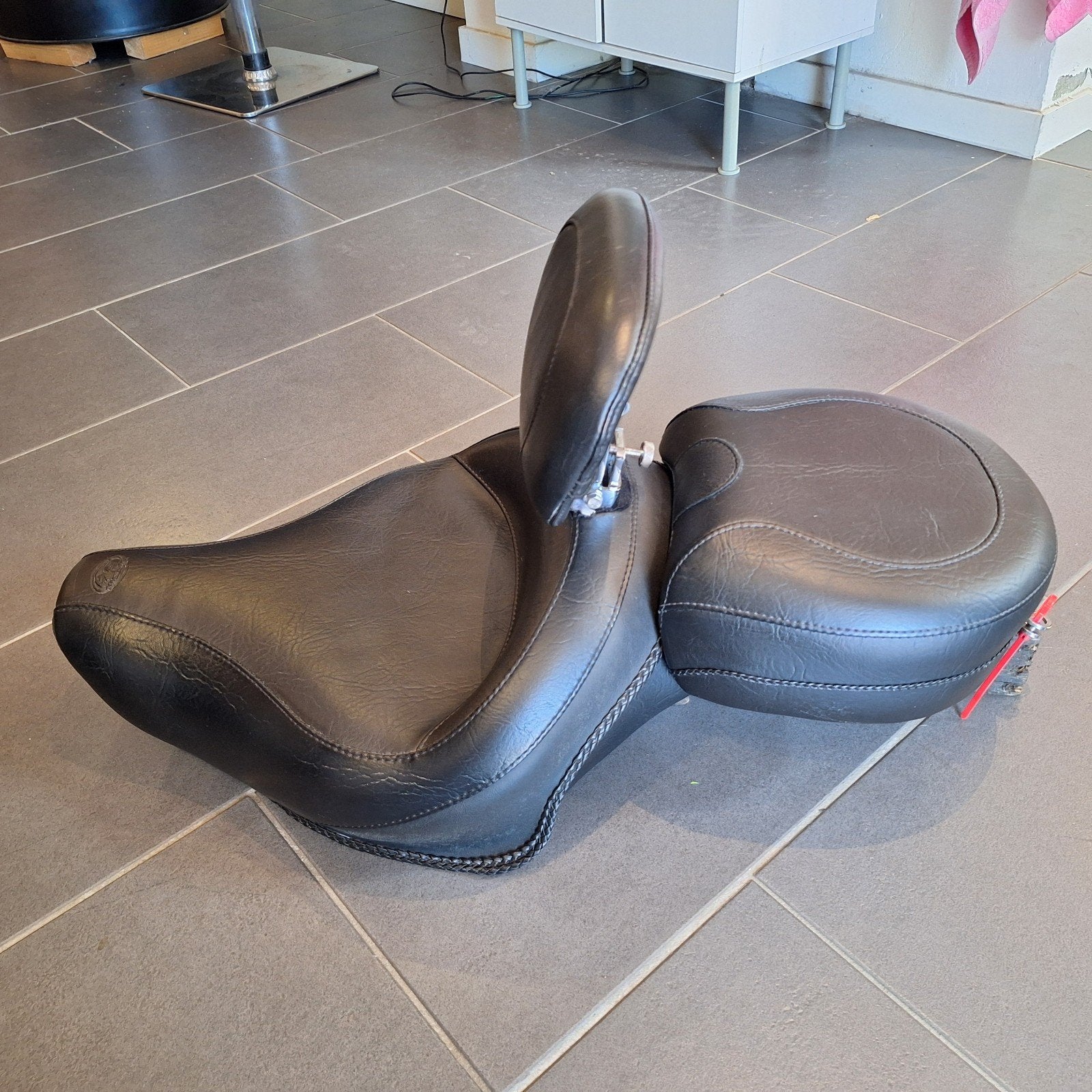 Sportster 2004 up mustang zadel met backrest, Motoren, Ophalen of Verzenden