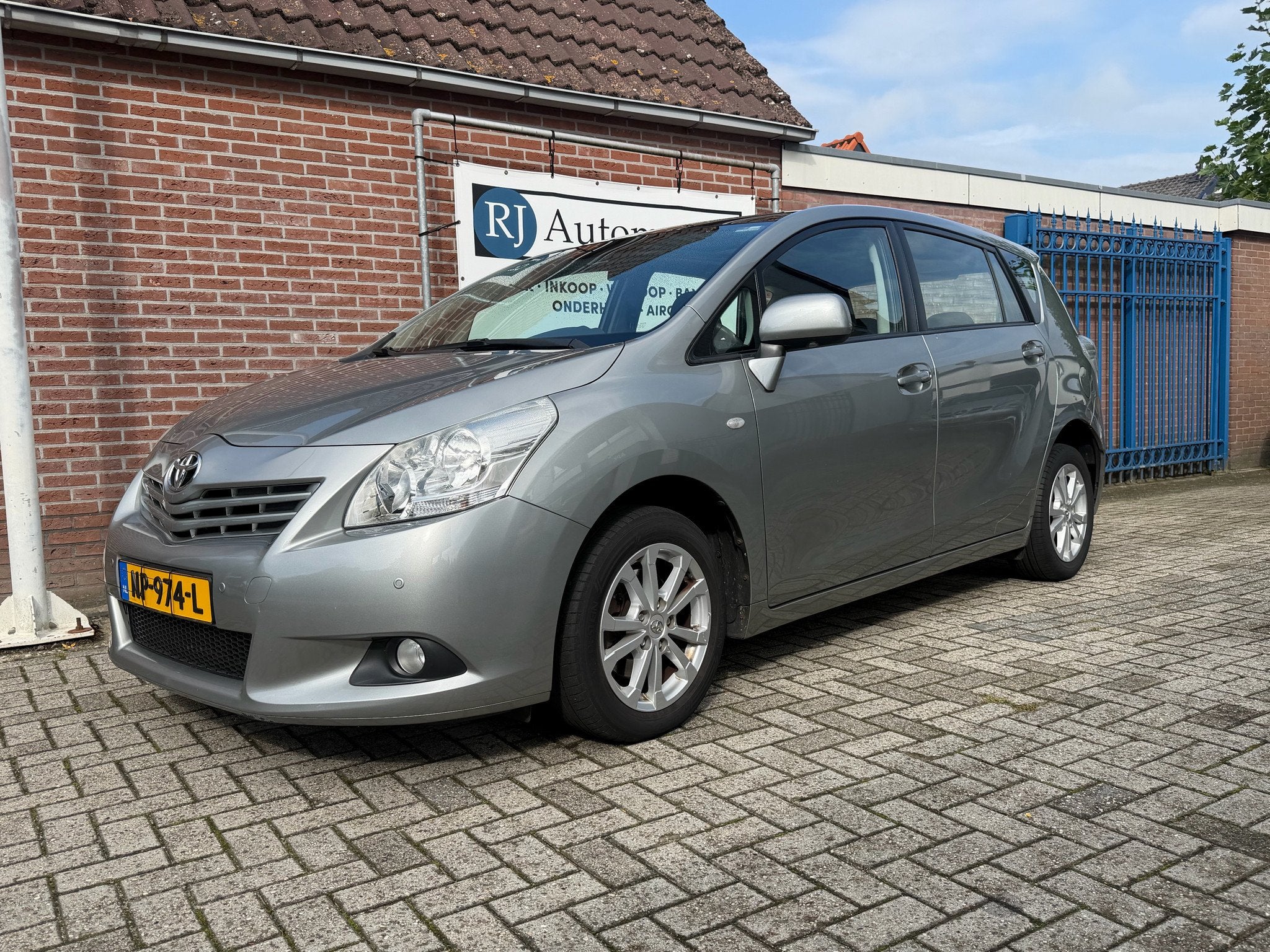 Toyota Verso 1.8 VVT-i Business APK/NAVI/PANO (bj 2010), Auto's, Euro 5, 450 kg, Gebruikt, Handgeschakeld