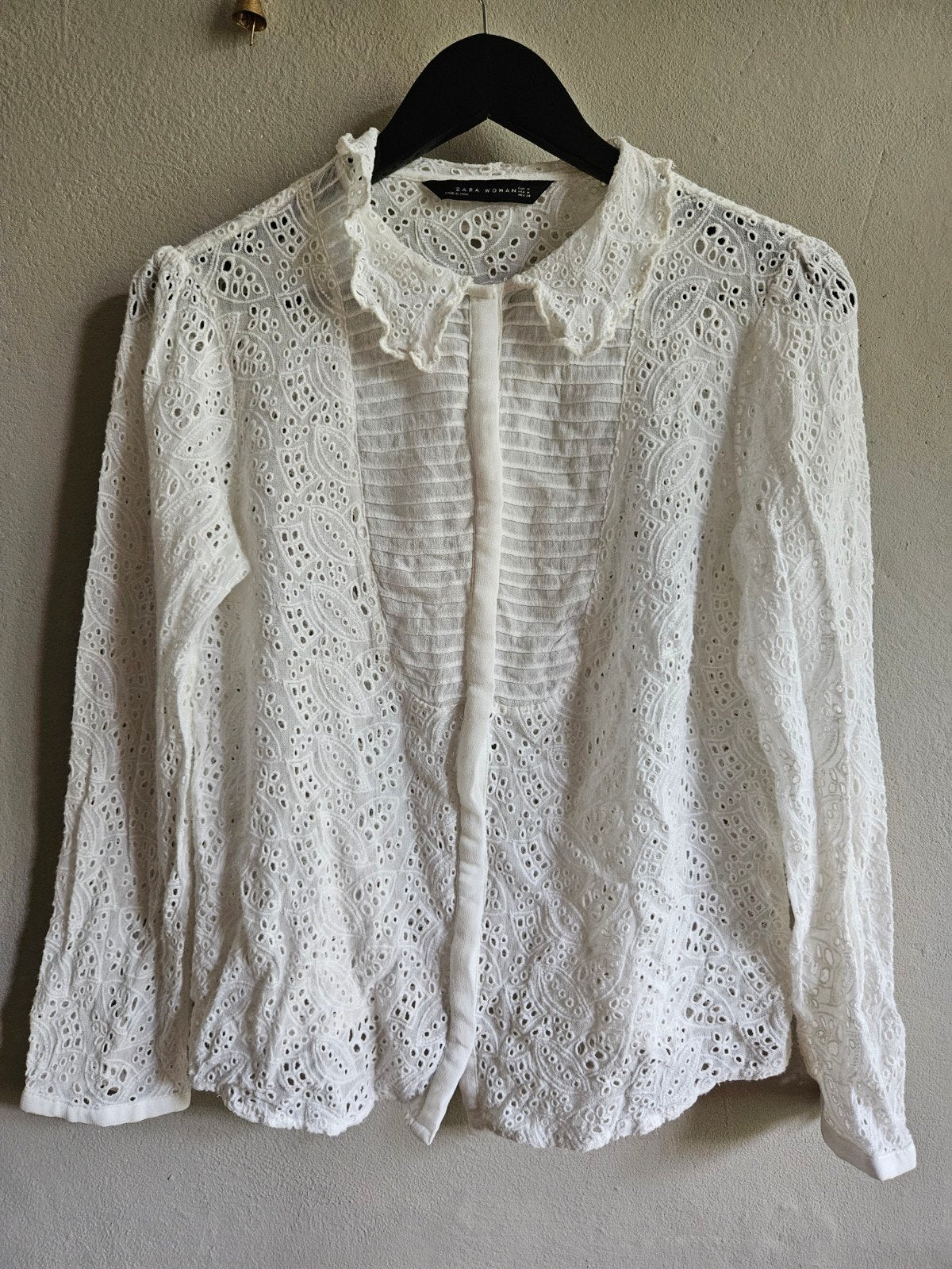 Zara Woman witte blouse met broderie en Peter Pan kraag, Maat 38/40 (M), Wit, Ophalen of Verzenden, Zo goed als nieuw