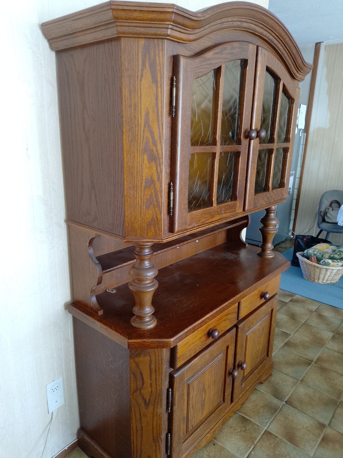 Gratis op te halen: Klassieke houten kast/dressoir, Ophalen