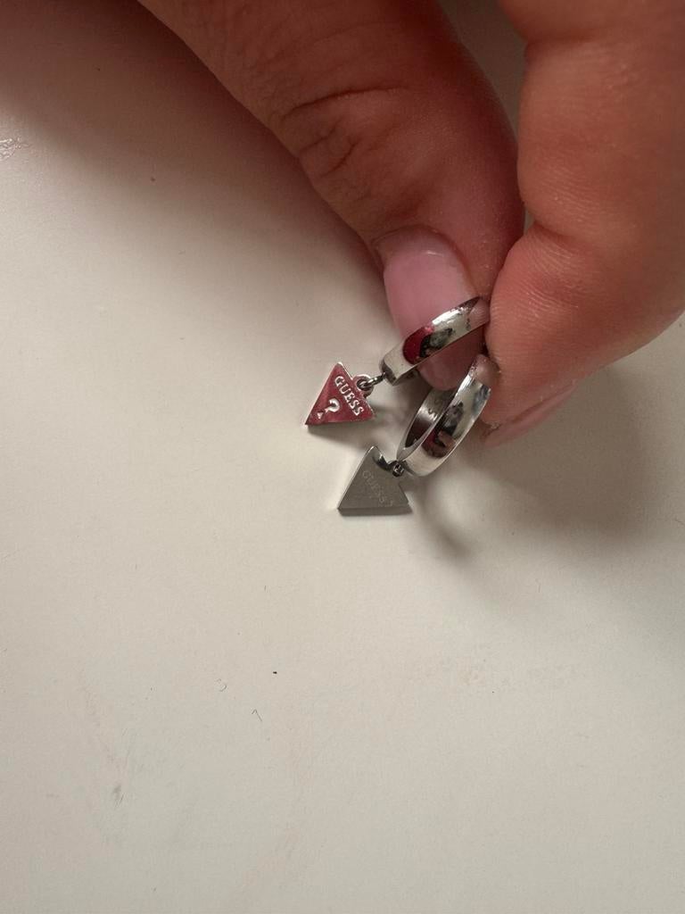 Guess oorbellen, 20 of groter, Verzenden, Zo goed als nieuw, Dame