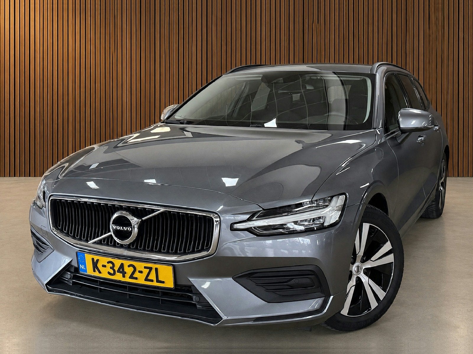 Volvo V60 2.0 B3 Momentum Advantage | PDC | Carplay | Trekha, Auto's, Euro 6, 4 cilinders, 1969 cc, Origineel Nederlands