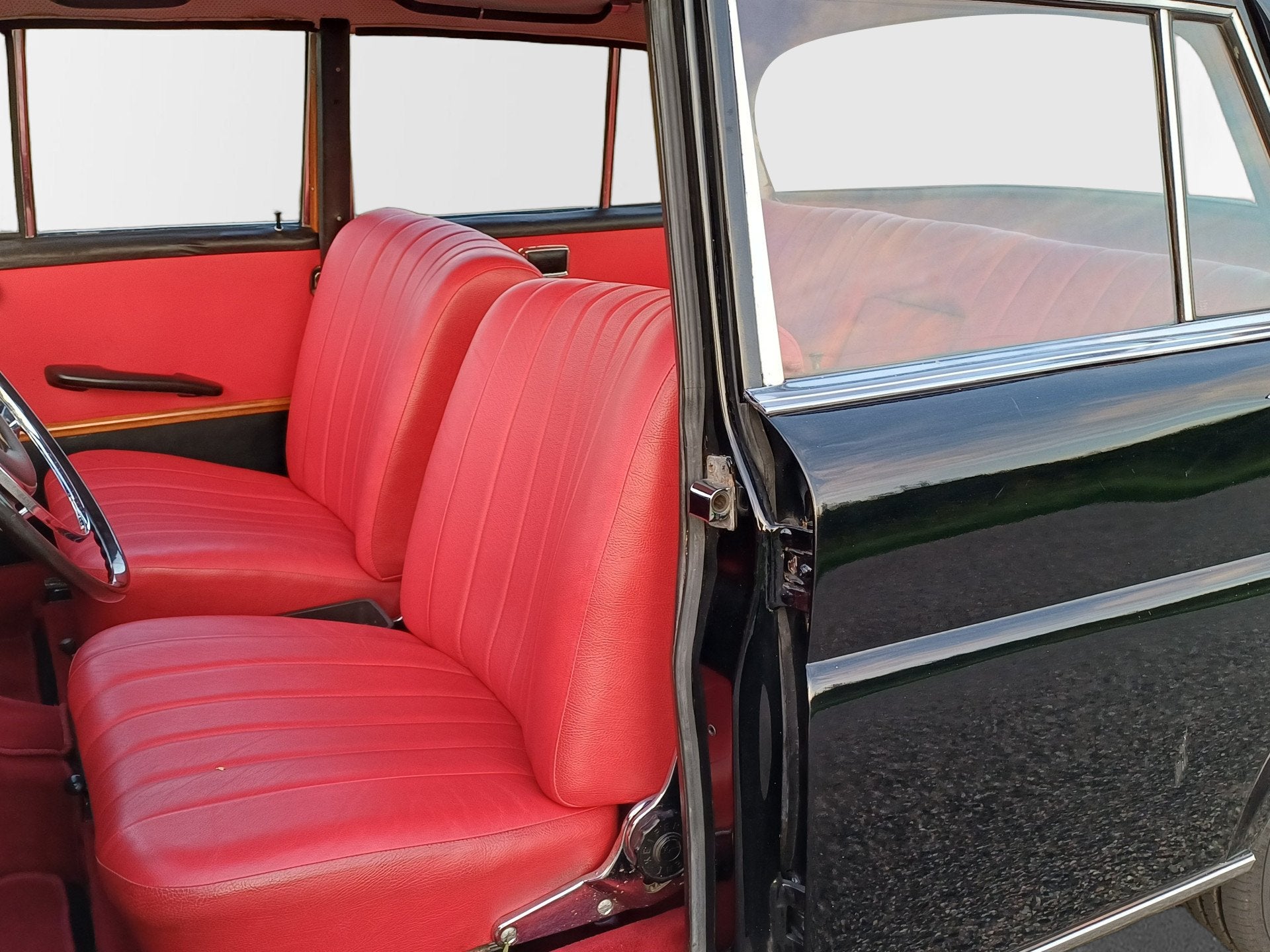 Mercedes-Benz 200-serie 220 S W111 "Heckflosse" / Opknapper, Automaat, Zwart, Mercedes-Benz, Sedan
