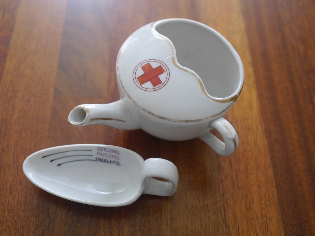 medicijn lepel en drinkschuitje 1920, Ophalen of Verzenden, Zo goed als nieuw