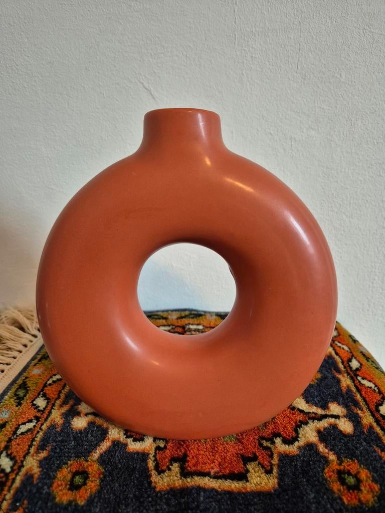Vaas / donutvaas / Strawberry & Applepie / Oranje, Huis en Inrichting, Woonaccessoires | Vazen, Ophalen of Verzenden, Zo goed als nieuw