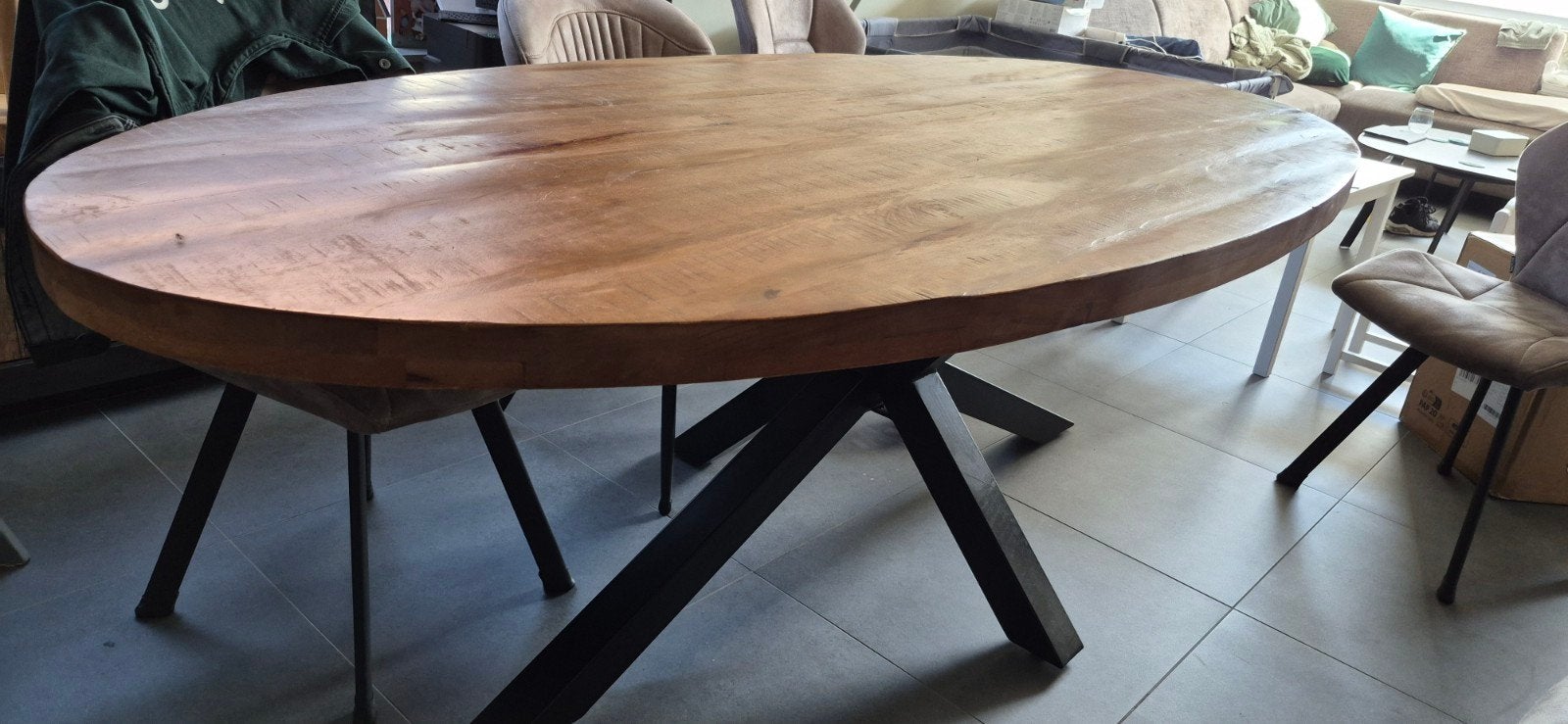 Ovale eettafel van mangohout met metalen onderstel, Huis en Inrichting, Tafels | Eettafels, 100 tot 150 cm, 200 cm of meer, Zo goed als nieuw