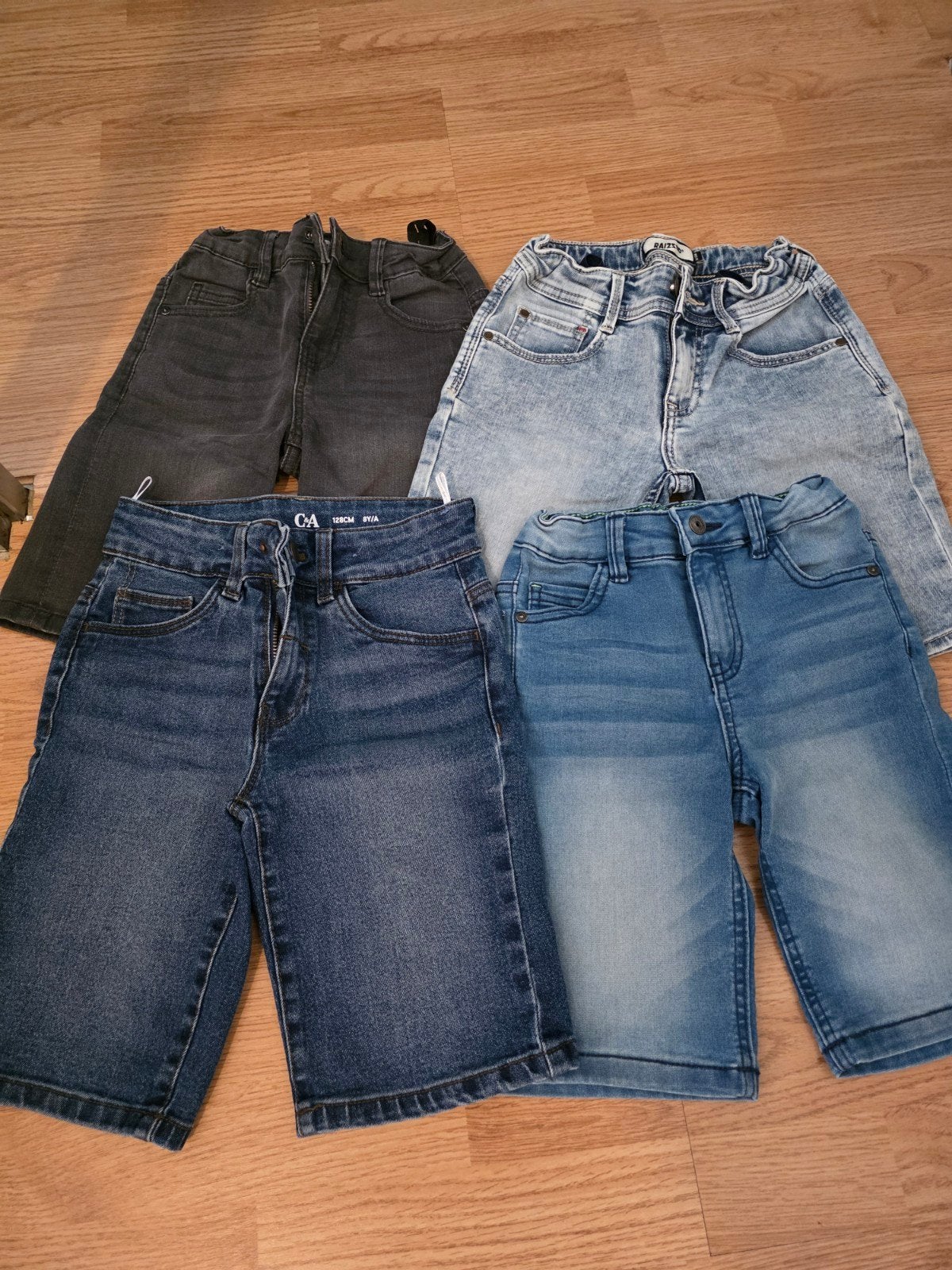 korte jeans broek maat 128 ZGAN!!, Ophalen of Verzenden, Zo goed als nieuw, Jongen, Broek
