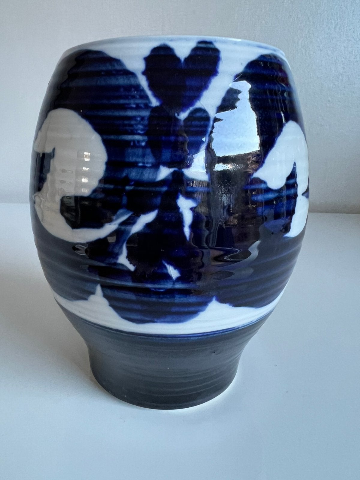 Arabia Finland Vaas Blauw Gesigneerd Anja Jaatinen, Ophalen of Verzenden, Vaas, Steen/keramiek