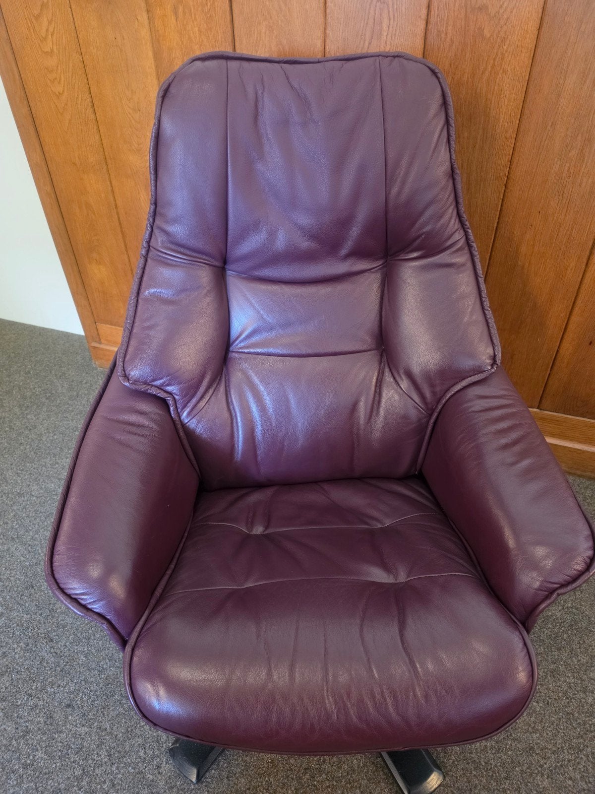 Vintage Draaifauteuil - Aubergine Leer - Ligstand defect, Huis en Inrichting, Ophalen, Gebruikt, Minder dan 75 cm, 75 tot 100 cm