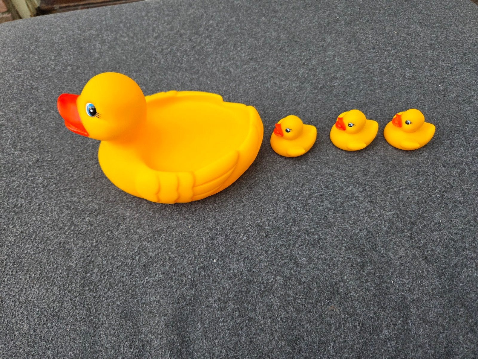 Badeend familie: grote eend met 3 kleintjes, Ophalen of Verzenden, Nieuw, Badeend, Overige merken