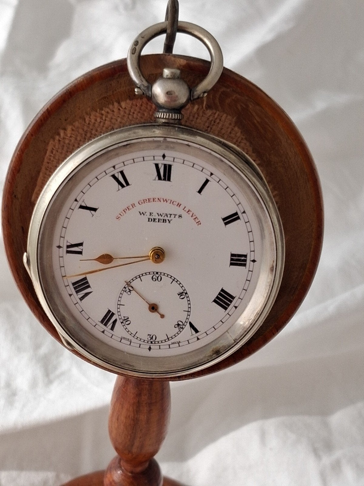 Antiek W.E Watts Derby groot zilver zakhorloge met standaa, Verzenden, Zilver, Overige merken