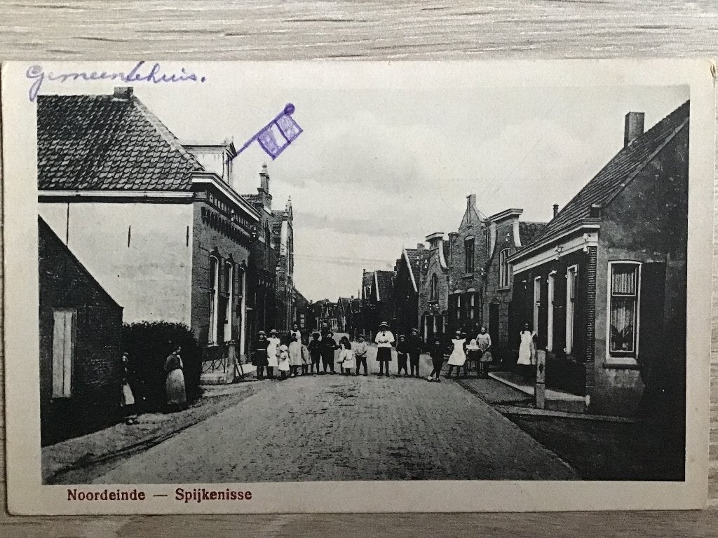 Oude ansichtkaart Noordeinde Spijkenisse - Gemeentehuis 1921, Ophalen of Verzenden, 1920 tot 1940, Gelopen, Zuid-Holland