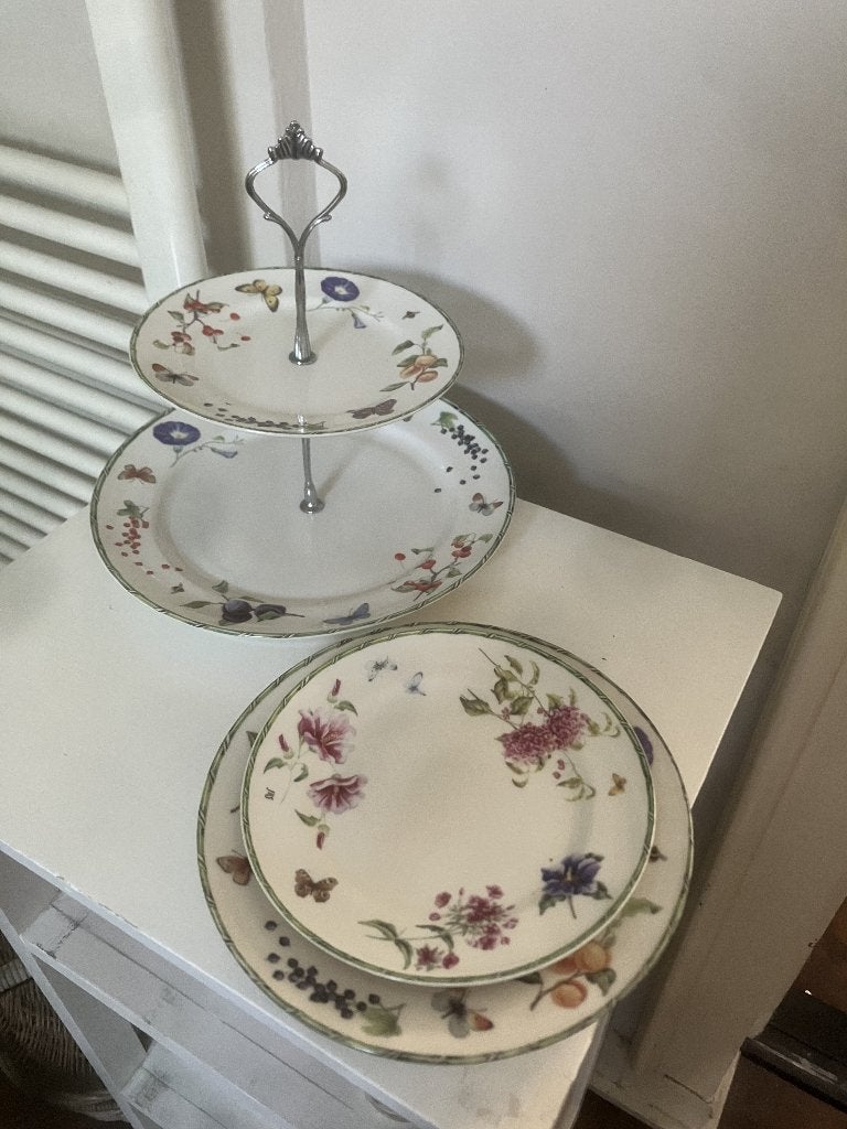 Een mooie setje van Janneke Brinkman Fruit en Flowers, Ophalen of Verzenden, Zo goed als nieuw, Bord(en), Overige stijlen