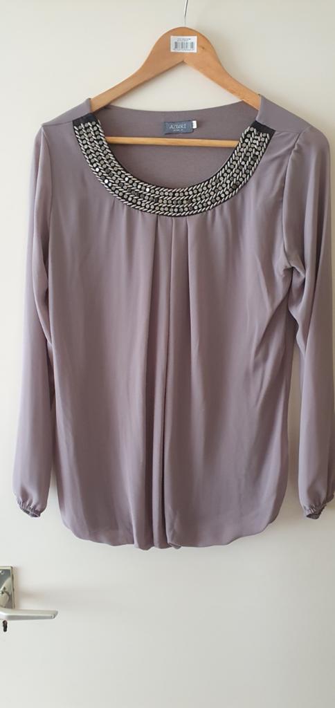 AZURI TAUPE KLEURIGE CHIFFON BLOUSE BIJ HALS MOOIE BIES MT.M, Kleding | Dames, Maat 38/40 (M), Bruin, Nieuw, Ophalen of Verzenden