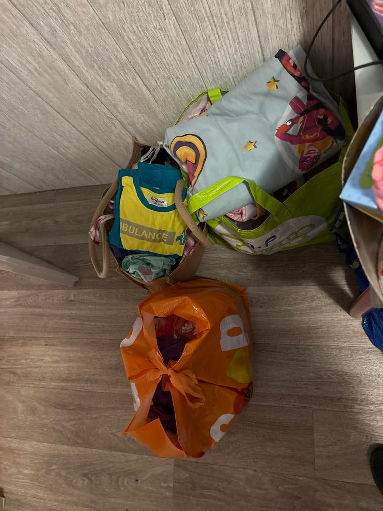 Groot kledingpakket meisjes maat 128: pyjama's, jurkjes, etc, Ophalen, Gebruikt, Meisje, Nacht- of Onderkleding