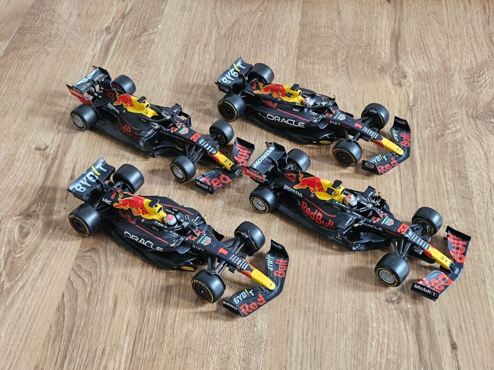 Bburago F1 Red Bull Racing RB18, RB16B, RB16, RB19 1/24, Ophalen of Verzenden, Zo goed als nieuw, Auto, Bburago