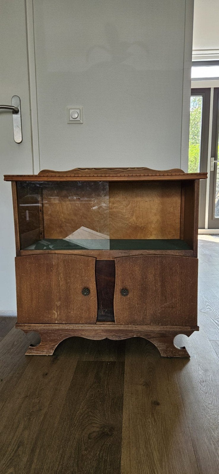 Antiek kastje met glazen schuifdeurtjes, Ophalen