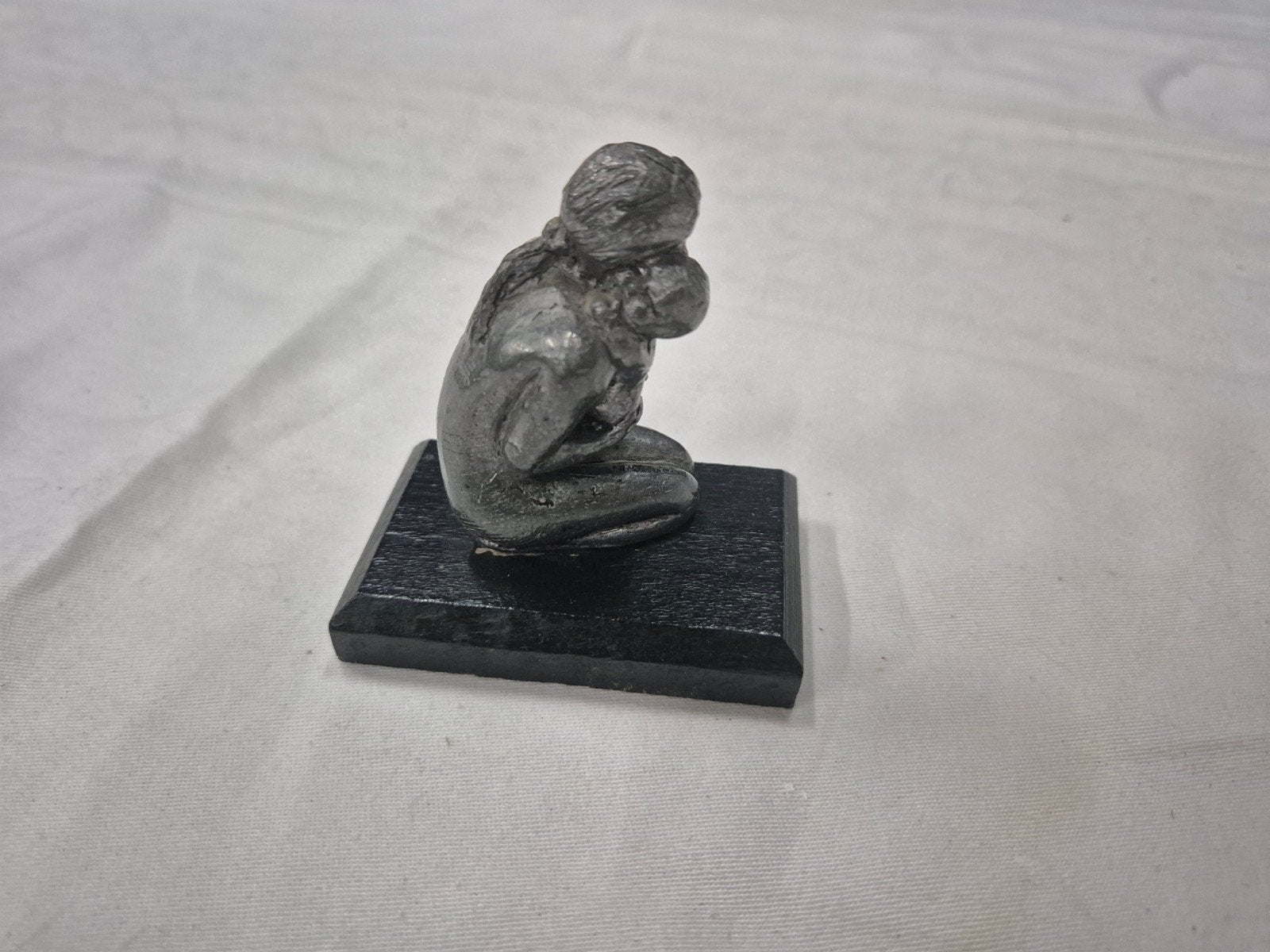 Corry Ammerlaan-van Niekerk - Moeder met Kind (Tin), Minder dan 20 cm, Ophalen of Verzenden, Op sokkel, Beeld