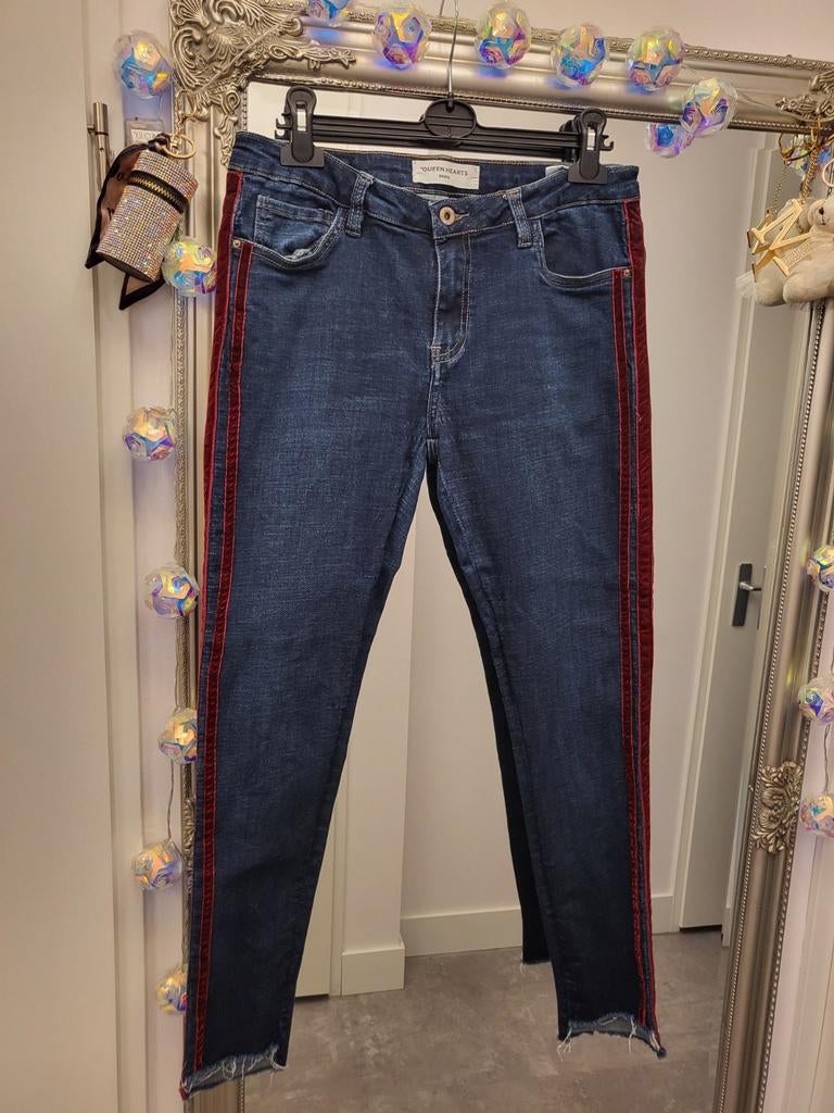 Queen Hearts jeans met rode streep, Ophalen of Verzenden, Zo goed als nieuw, Blauw
