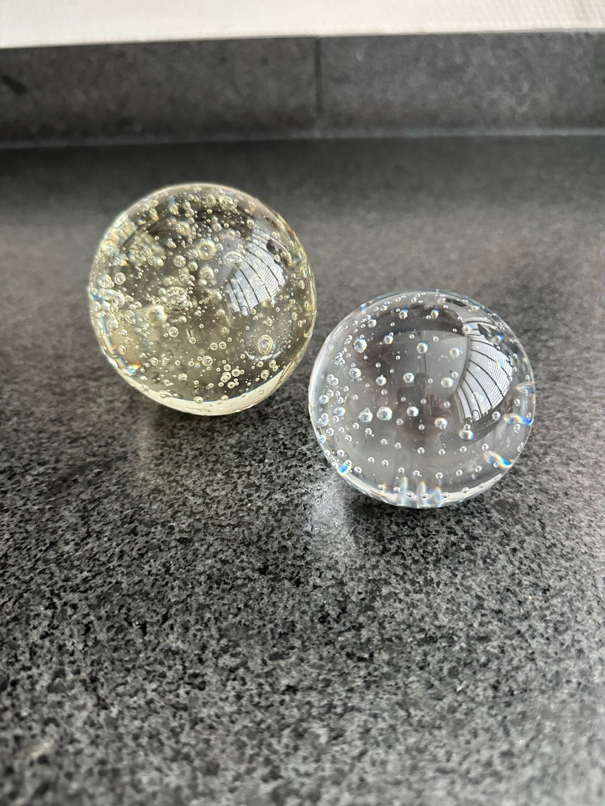 Glazen bollen met bubbels - Set van 2, Meerkleurig, Ophalen of Verzenden, Zo goed als nieuw, Modern