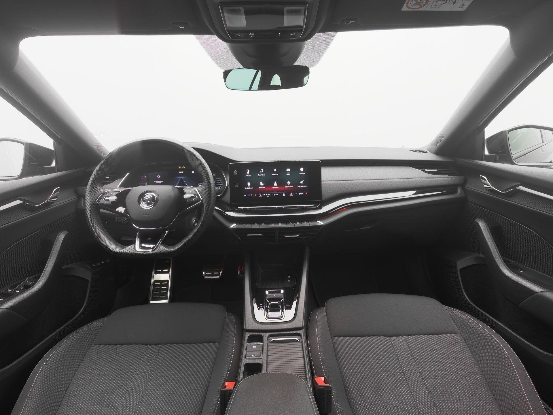 Skoda Octavia Combi 1.4 TSI iV 204 pk PHEV Sportline Busines, Auto's, 1556 kg, Stof, Gebruikt, 4 cilinders