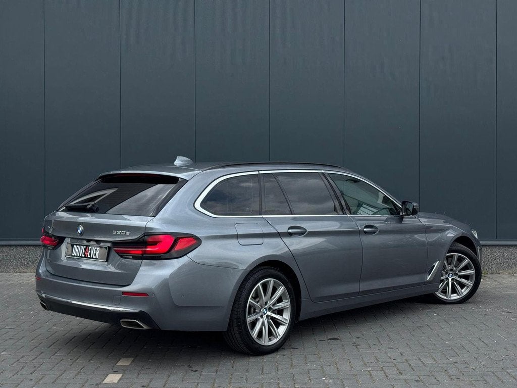 BMW 5-serie Touring 530e High Executive NAVI | LEDER | LED |, Auto's, BMW, Automaat, 1998 cc, Gebruikt, Zwart