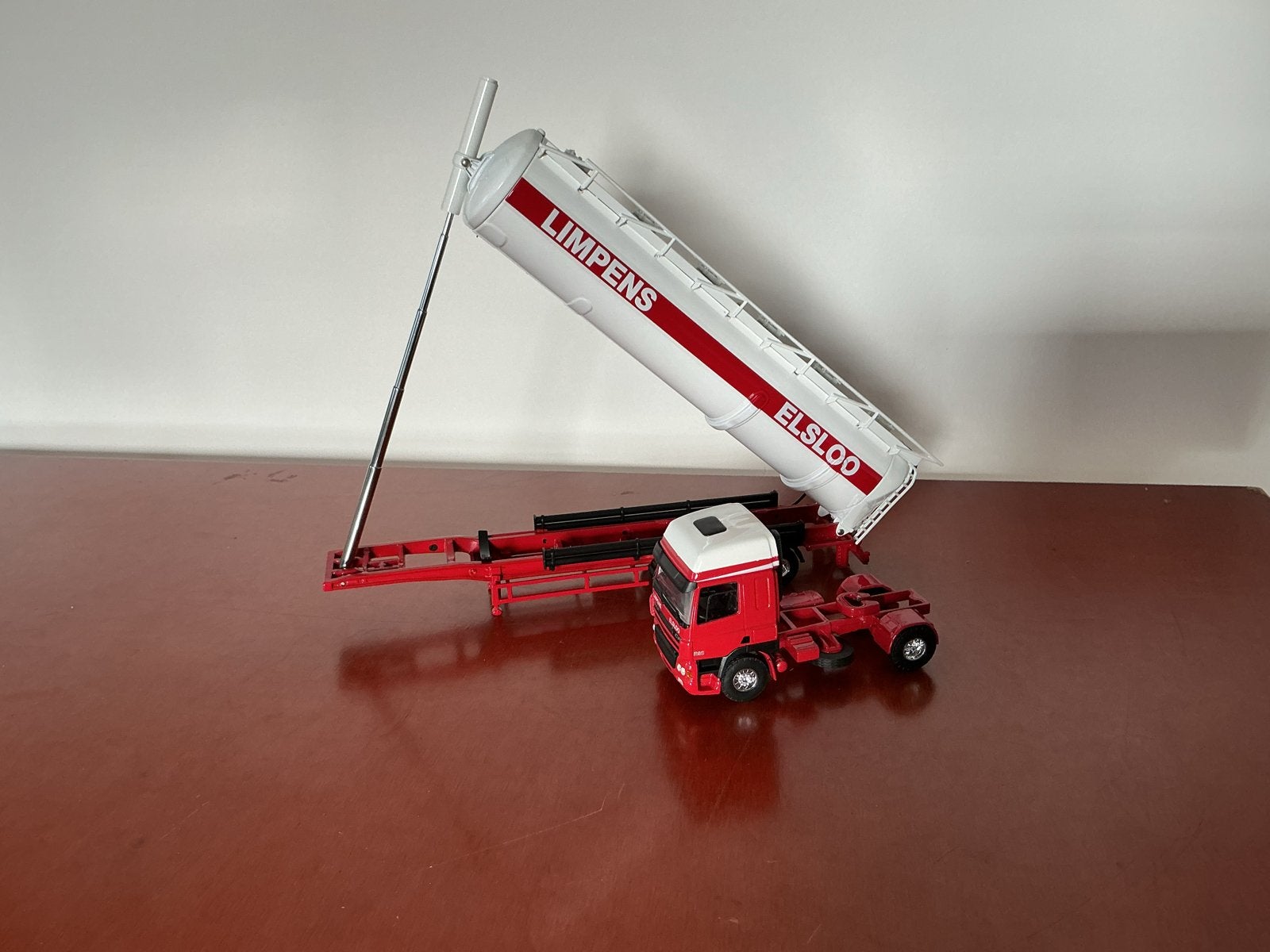 DAF CF Bulkwagen Limpens Elsloo - Lion Car 1:50, Ophalen of Verzenden, Gebruikt, Bus of Vrachtwagen, Lion Toys